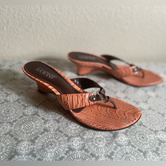 Franco Sarto~Croc-Embossed~Leather~Thong~Wedge~Sandal~Metal Ring Detail~Size 9 - Picture 2 of 11